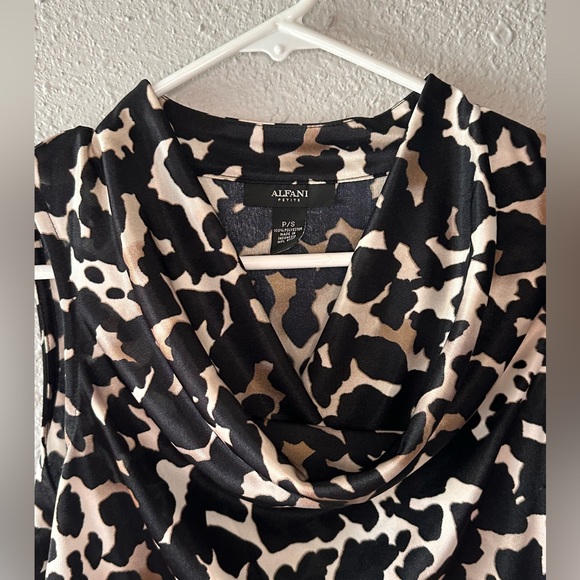 Black and cream animal print sleeveless top. Size small - Picture 8 of 8